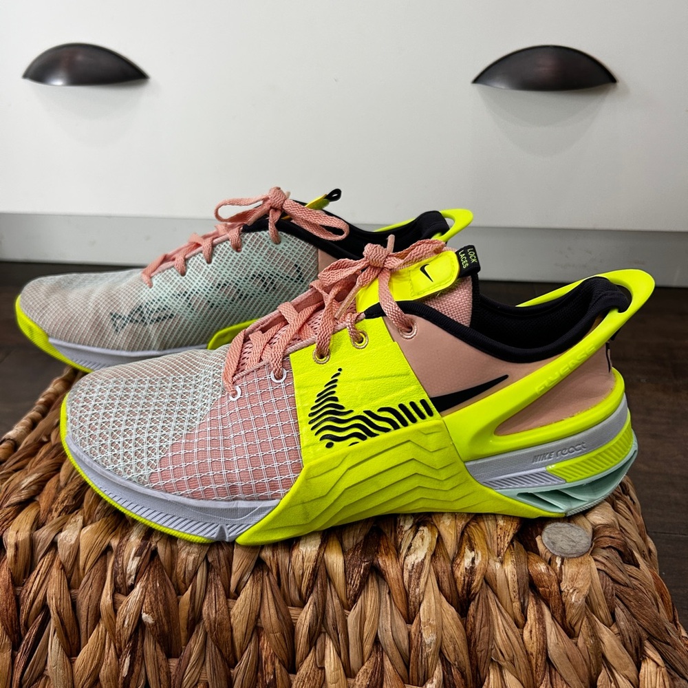 Nike Women's metcon 8 flyease size 9